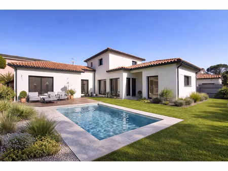 exclusivité nestenn maison contemporaine récente à fort potentiel à finaliser