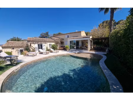 nouveaute au brusc splendide maison avec piscine