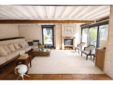 maison de caractère du 18ième siècle en pierre - entièrement rénovée - cœur de village