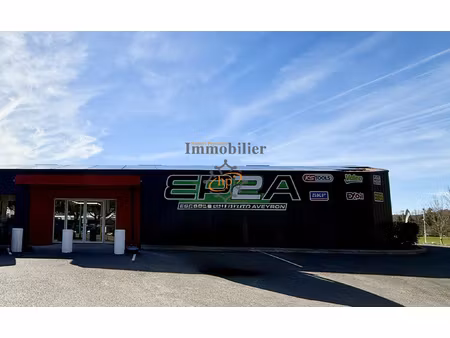 location local commercial avec parking saint affrique