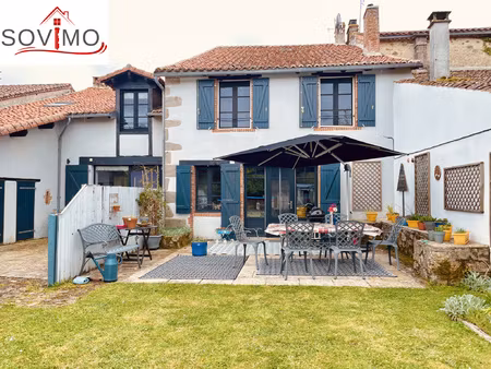 belle maison mitoyenne rénovée avec cachet  2 étages  jardin