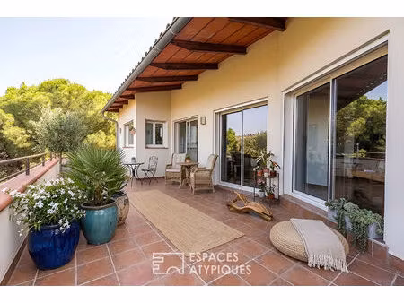 belle maison moderne entre mer et montagne  avec vue imprenable