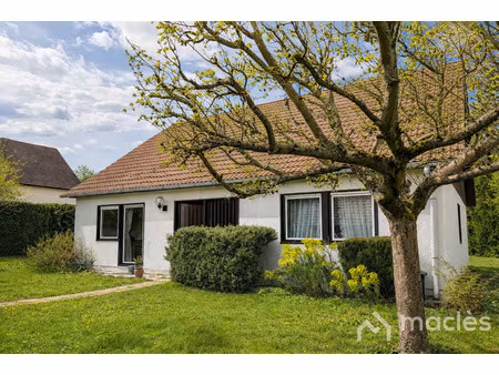 maison familiale de 166 m2 sur terrain arboré de 983 m