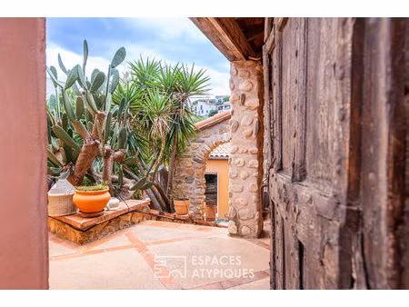 maison d'architecte au coeur de port-vendres avec piscine intérieure et patios