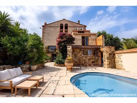 le charme d'une miellerie d'antan au coeur des aspres