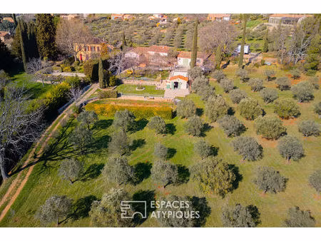 villa néo-provençale et son oliveraie dans le haut-var