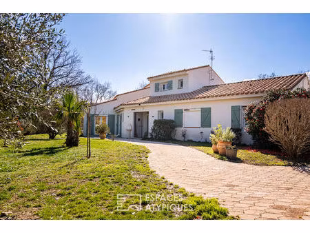 villa familiale avec panorama sur les albères et art de vivre méditerranéen
