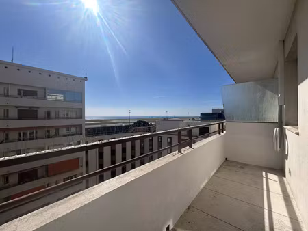 a louer - nice- studio - renove - etage eleve - double vitrage - cave.