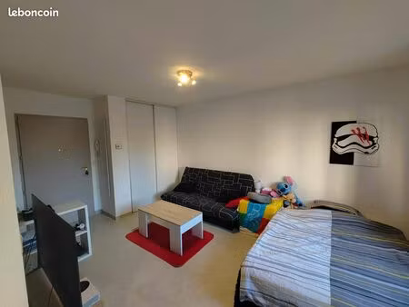 t1 35 m² meublé et équipé – parking - cave