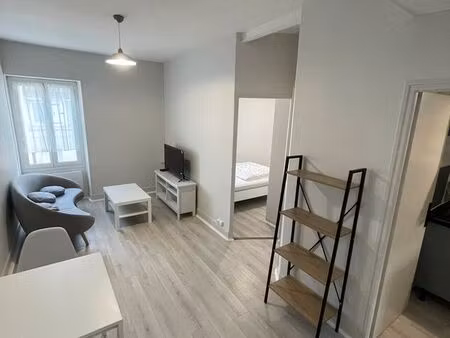 superbe t2 meublé de 37 m² – entièrement rénové – hyper centre d’angoulême