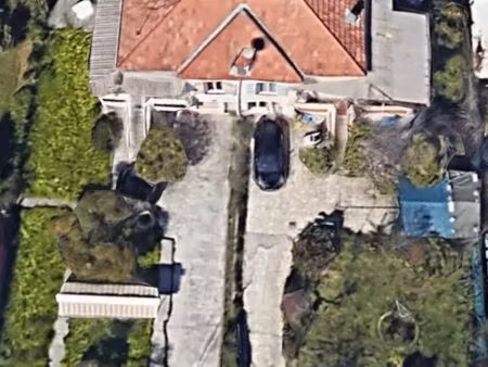 2/3 pièces dans villa avec parking et jardin privés au centre de st laurent du var au calm