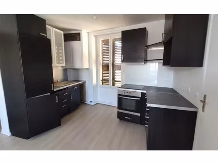 location appartement  53 m² t-3 à dourdan  825 €