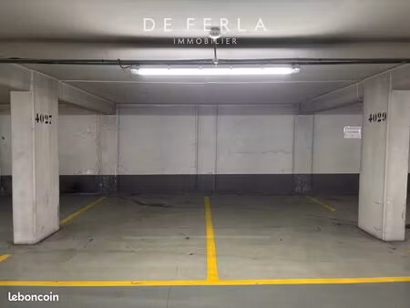 parking/box 48 m² paris 8ème