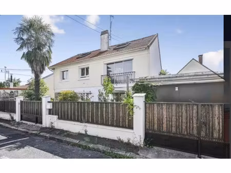 location maison  202 m² t-9 à villemomble  3 000 €