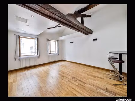 location 2 pieces de caractere – marais 45 m²