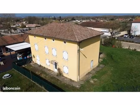 immeuble 157 m² grièges