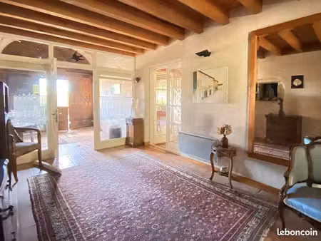 maison 7 pièces 255 m²
