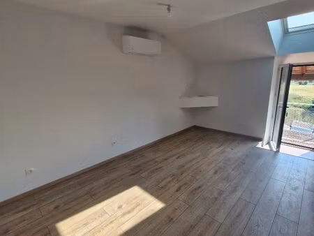 location t2 neuf proche hopital fleyriat