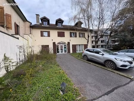 local ferney voltaire