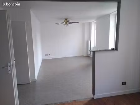 grand t4 et t3 libre de suite tenay 01230