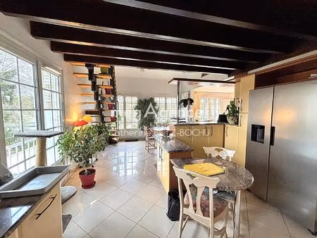 duplex 110 m² dernier étage – volumes cathédrale  balcons  box – esprit maison