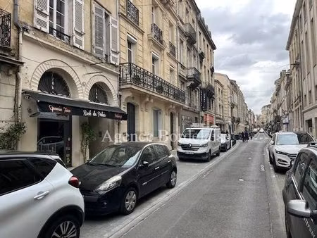 bordeaux  epicerie fine d'environ 19m².