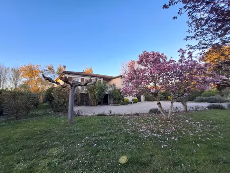 maison familiale avec grand jardin  garage et cellier/atelie