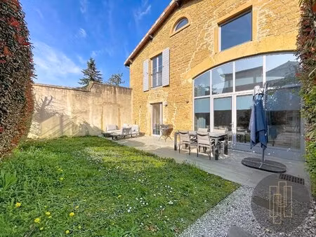 loft en pierres dorees