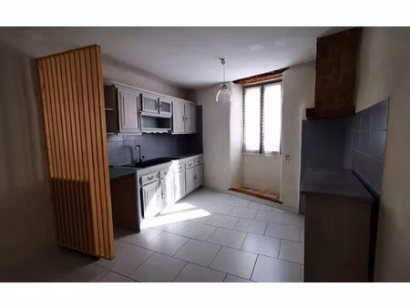location maison  m² t-3 à les angles  1 080 €