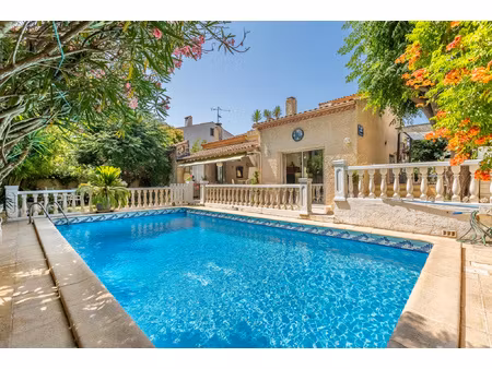maison familiale avec dépendance  jardin & piscine montpel