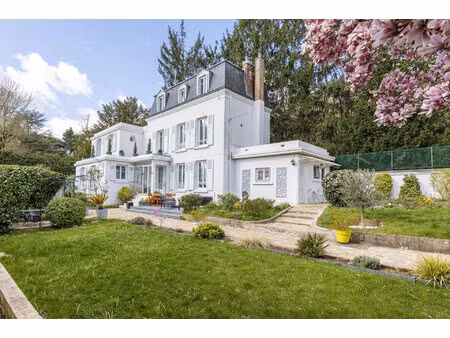 maison familiale au charme intemporel – vue dégagée – prox