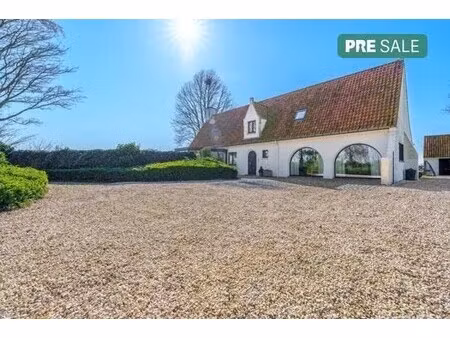 landelijk alleenstaand huis op 4.806m² in aarsele