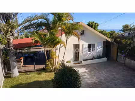 belle maison familiale dans le centre ville du guillaume