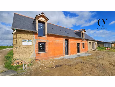 bâtiment à rénover de 160 m2 de potentiel habitable  annexe