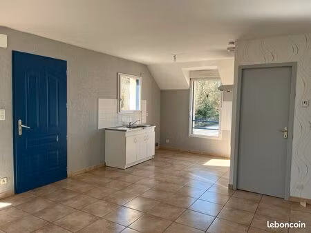 particulier loue appartement t3 de 63 m² avec cour privative