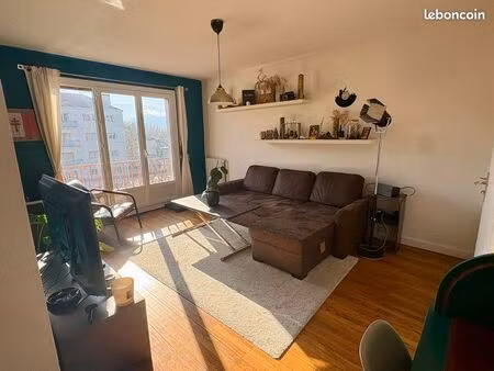 très beau t2   vue dégagée et parking sécurisé