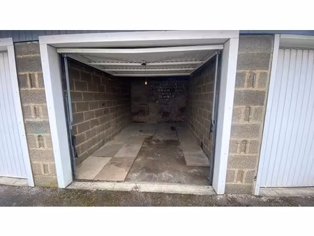 location garage box et parking à elbeuf (76500) : à louer / 15m² elbeuf