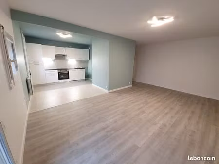 appartement t3 rénové 69 m2 en centre ville + garage fermé