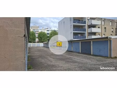 parking/box saint-priest