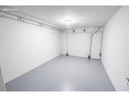 à louer box de stockage à brioude 12 m2