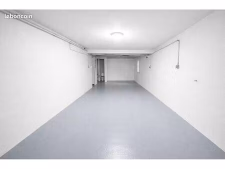 à louer box de stockage à brioude 34 m2 m