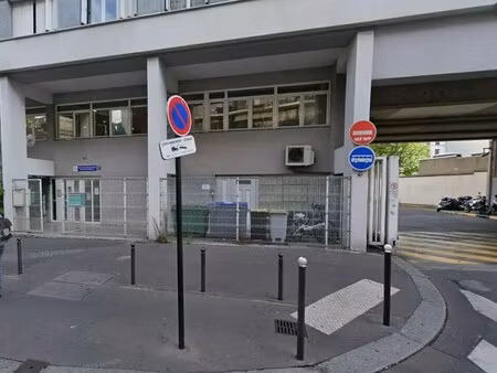 location local d'activités 200 m²