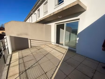 5mn est villefranche t4 en duplex  92m² hab  jardin garage et une terrasse avec une belle 