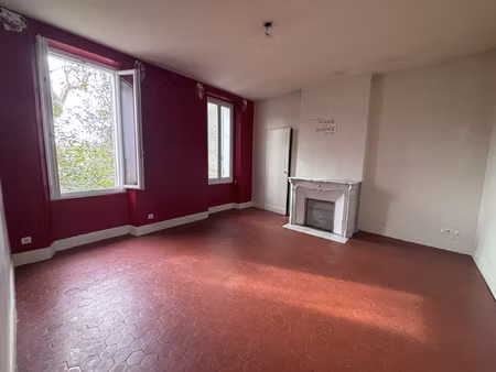 opportunité rare _ grand t4 de 103m2 avec cachet en centre_v