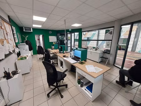 vente bureaux et commerces à la roche-sur-yon (85000) : à vendre / 568m² la roche-sur-yon