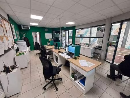 vente bureaux et commerces à la roche-sur-yon zad - zi nord (85000) : à vendre / 568m² la 