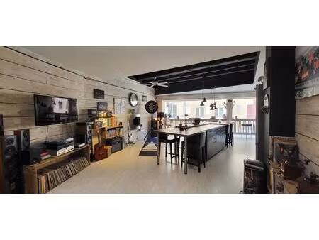 immeuble avec local professionnel et grand appartement