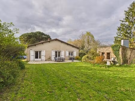 maison en pierre au calme de 4 chambres