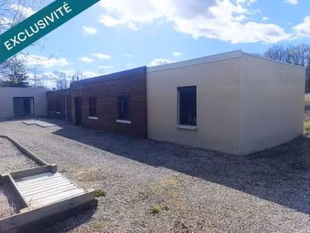 maison de plain-pied de 143 m²  idéale pour une famille  offrant 4 chambres dont une suite