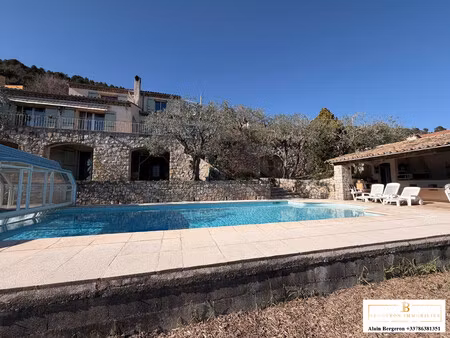 villa de 171m²  piscine et vue panoramique